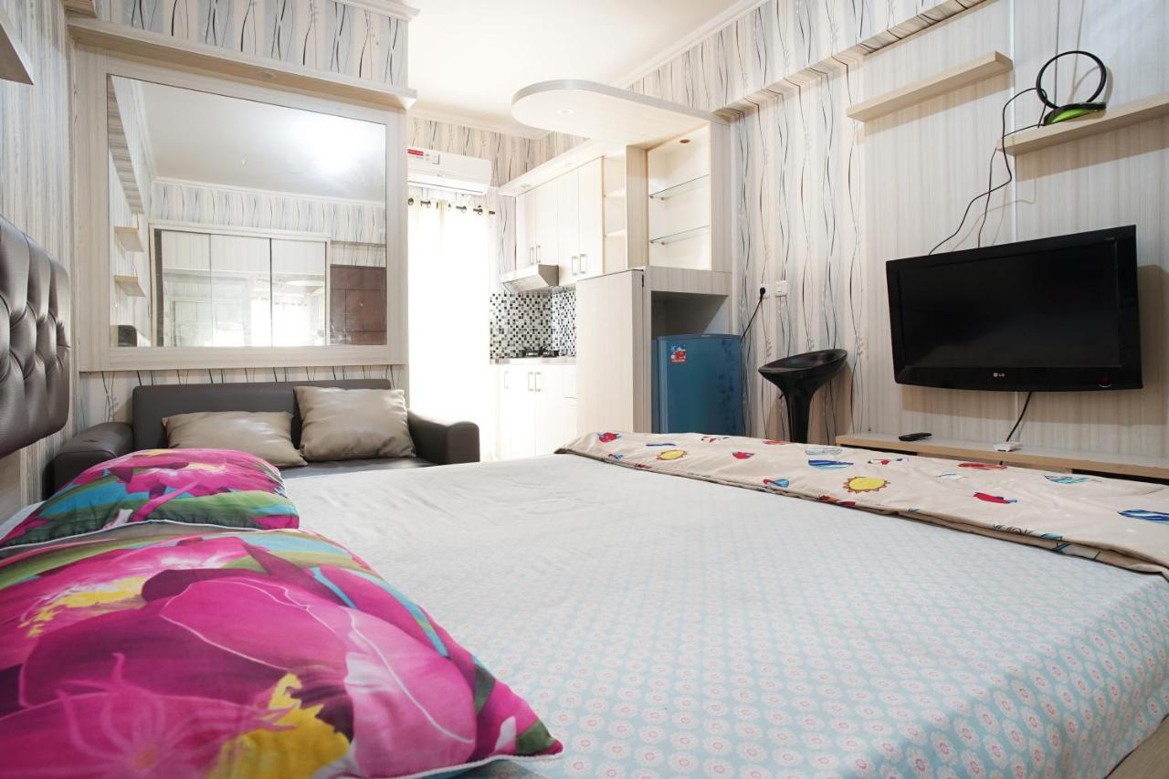 Planet Room Kemang View Bekasi Exteriör bild